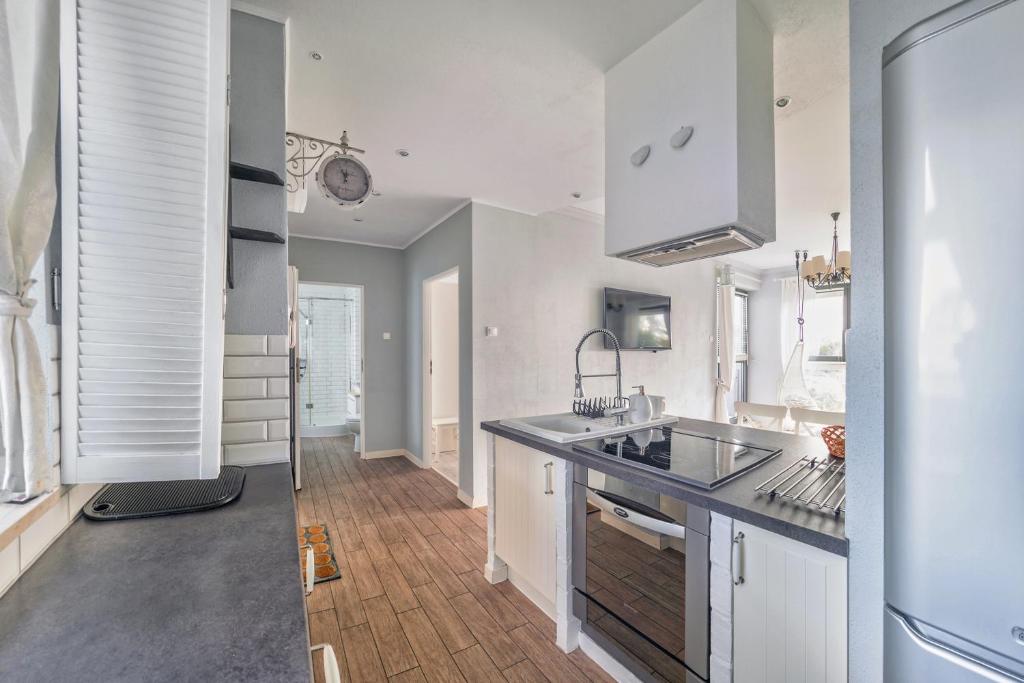Kuchyň nebo kuchyňský kout v ubytování Apartamenty Sun & Snow Międzyzdrojski Rynek