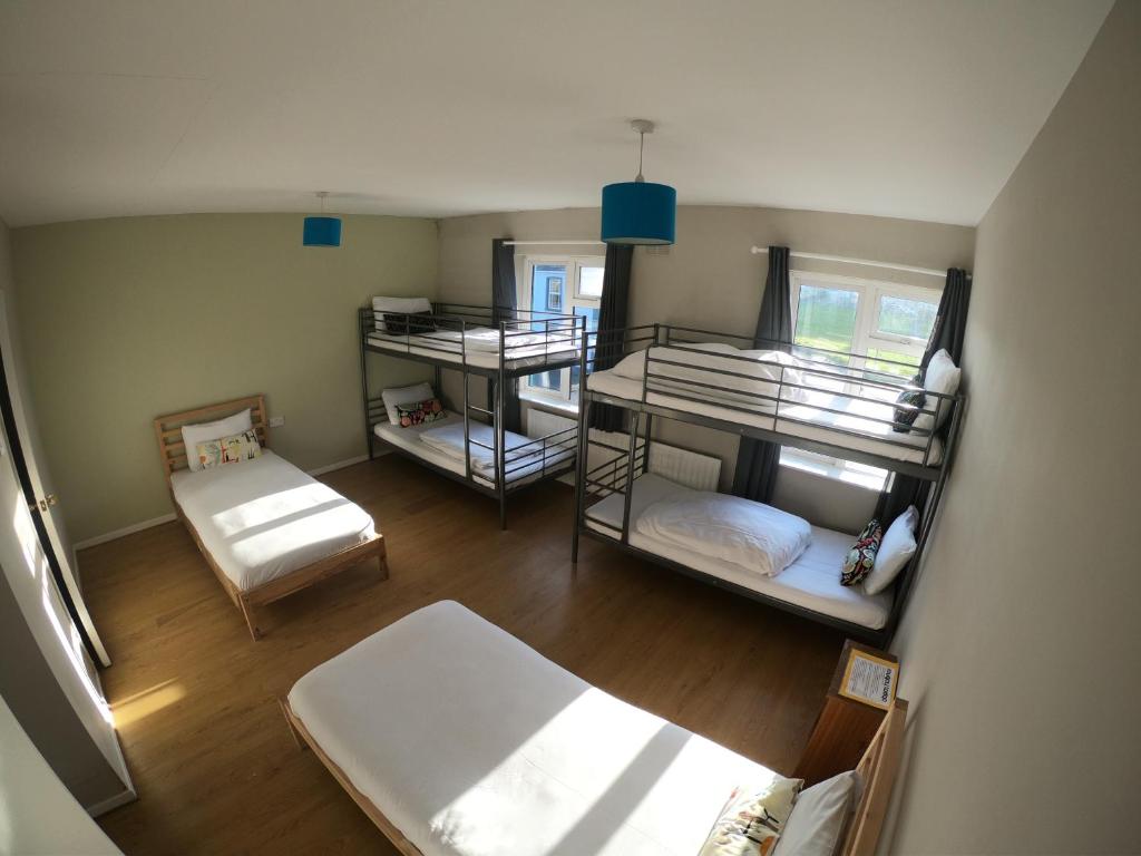 Postel nebo postele na pokoji v ubytování Rougey Lodge Hostel
