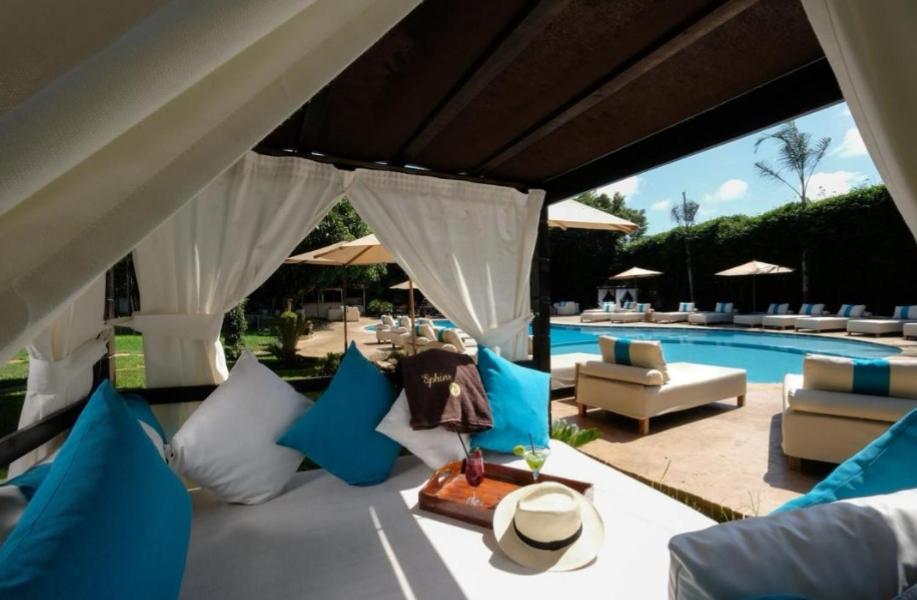 Bazén v ubytování Le Sphinx Boutique Hôtel nebo v jeho okolí