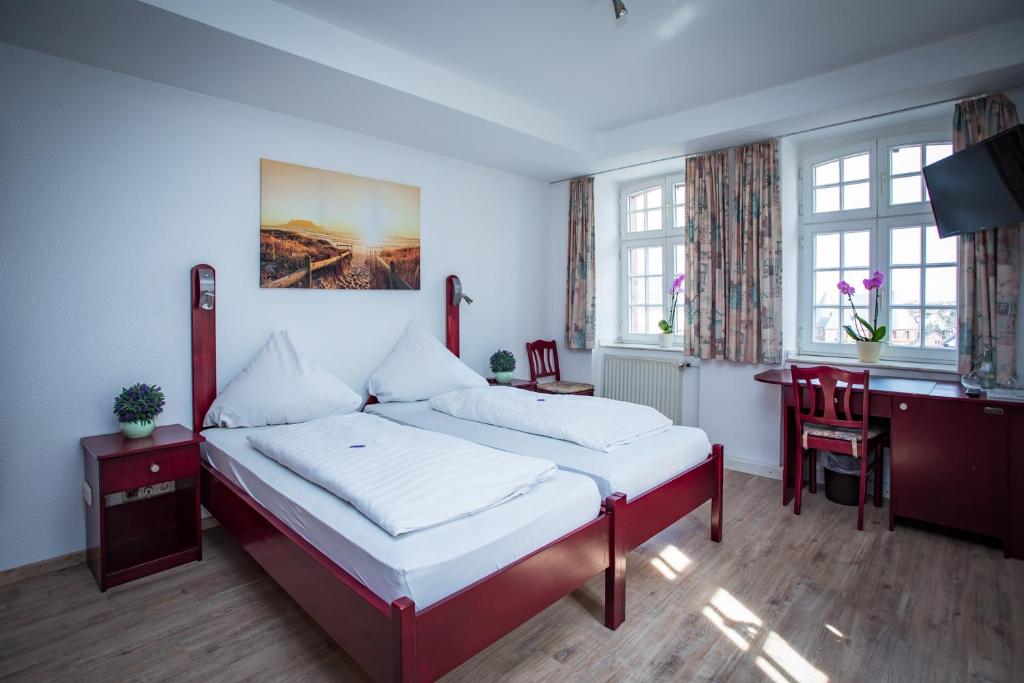 Postel nebo postele na pokoji v ubytování Hotel Ratskeller