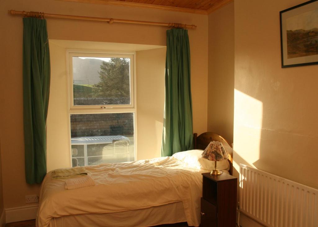 Una cama o camas en una habitación de Castlehouse B&B