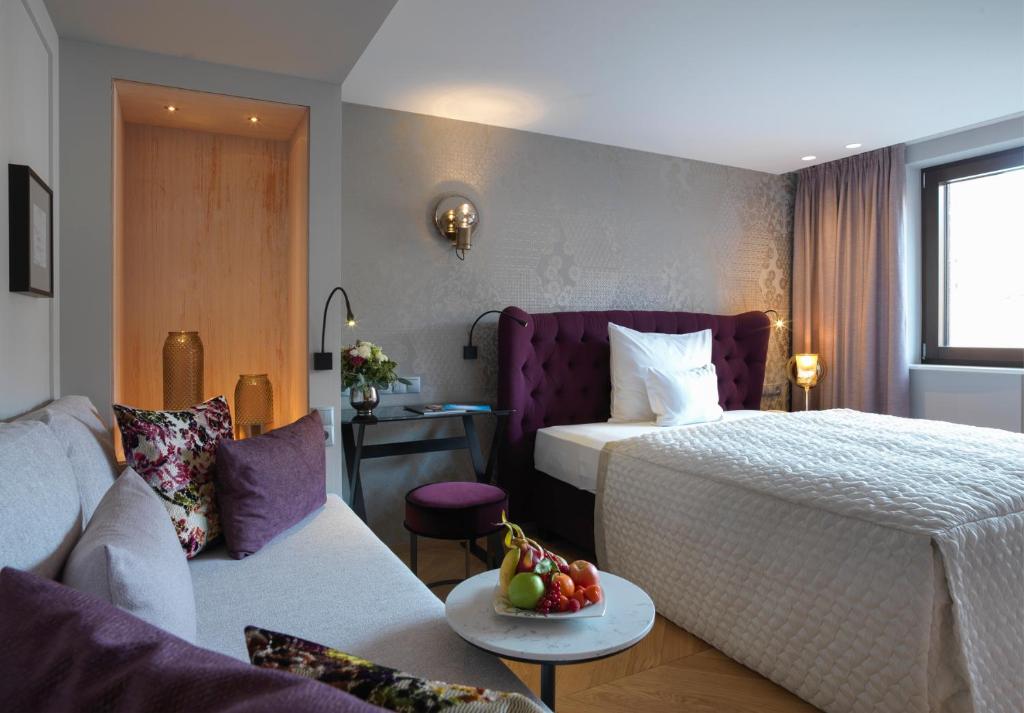 Postel nebo postele na pokoji v ubytování Hotel Zürserhof