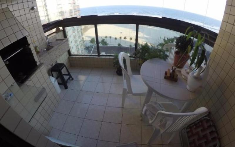 a room with a table and chairs and a view of the ocean at APARTAMENTO MAX 7 in Praia Grande