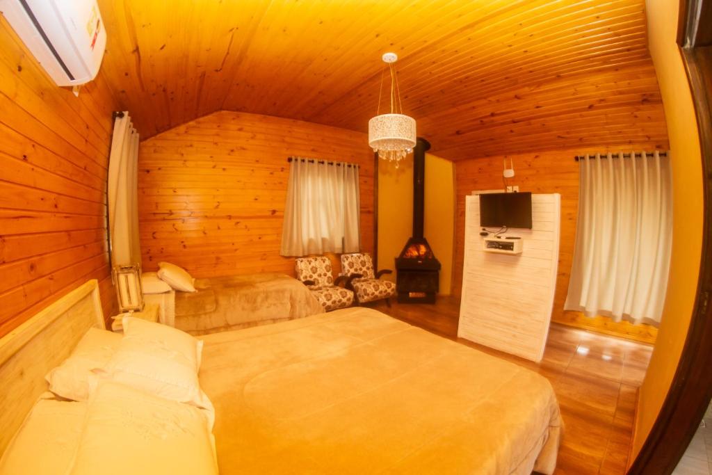 Postel nebo postele na pokoji v ubytování Café e Cabanas Lenha no Fogo