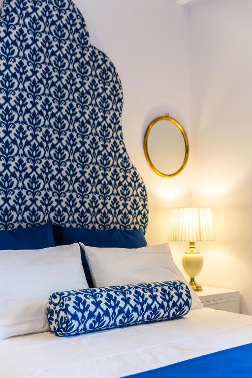 Łóżko lub łóżka w pokoju w obiekcie Georgioupolis Plaza Suites