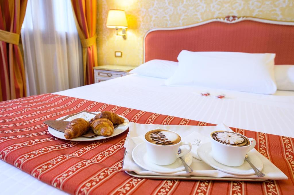 Hotel Antiche Figure - 1