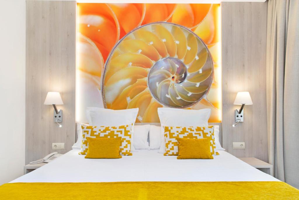 Posteľ alebo postele v izbe v ubytovaní Sumus Hotel Stella and Spa 4S Adults Recommended