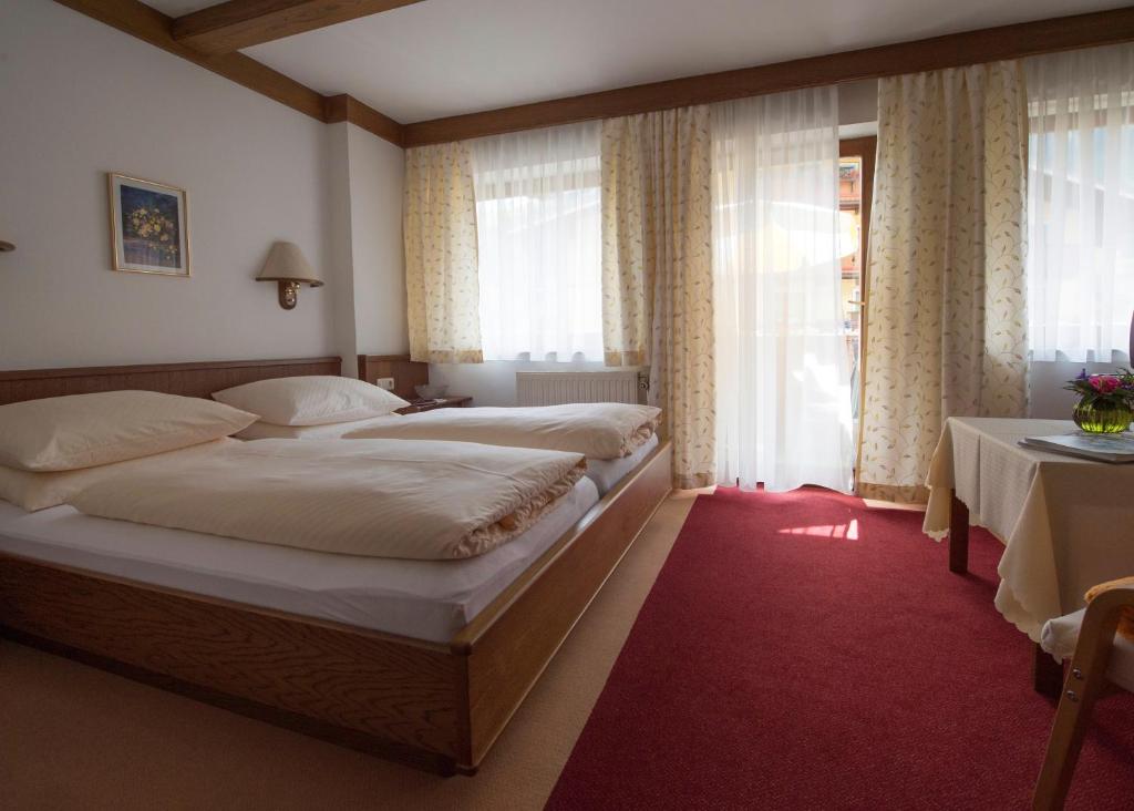 Postel nebo postele na pokoji v ubytování Pension und Appartement Weinschreiber