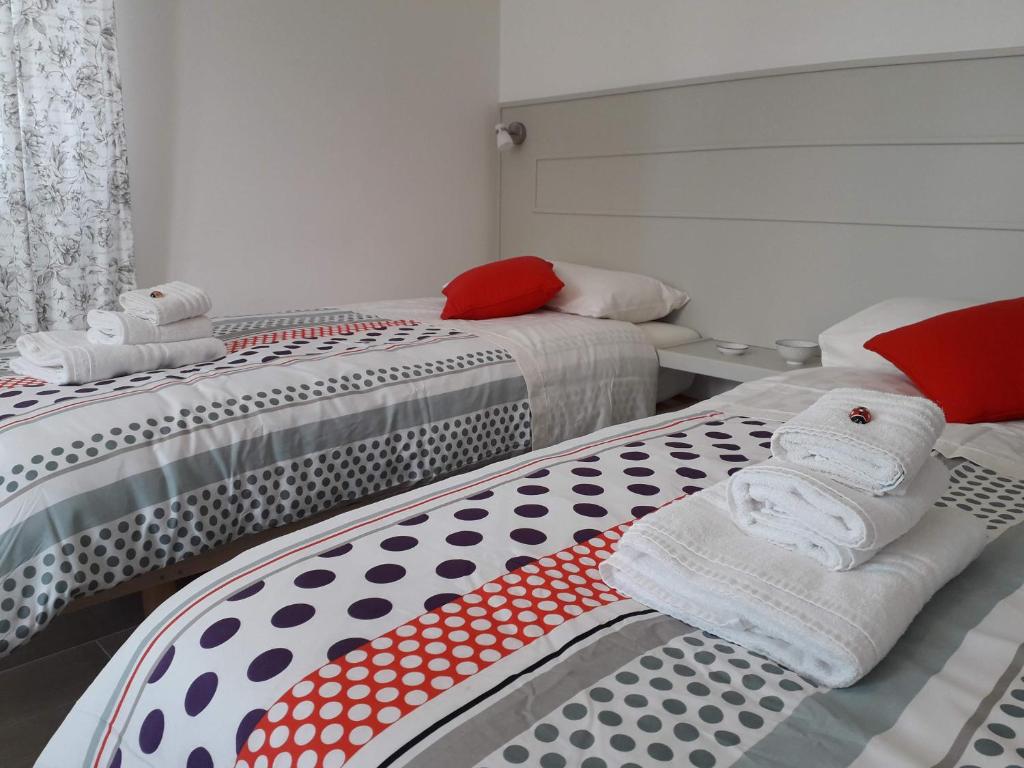 A bed or beds in a room at Jolie Julie Accomodation