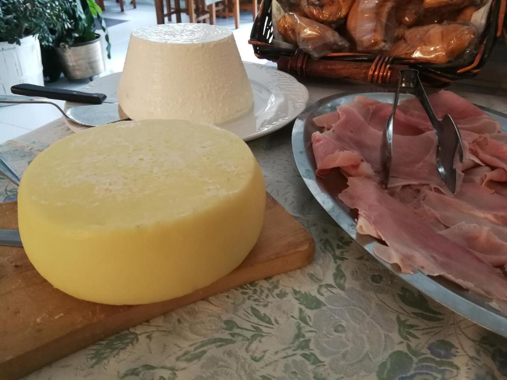 Jídlo v hotelu nebo okolí