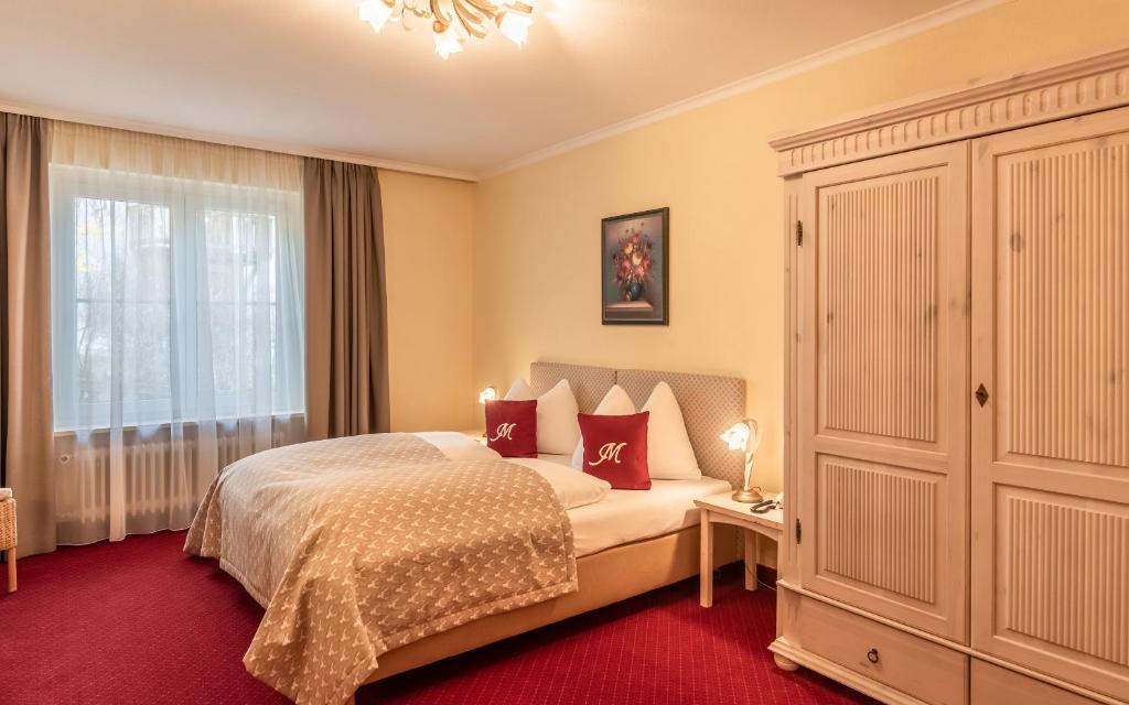 Postel nebo postele na pokoji v ubytování Hotel Mutz Garni