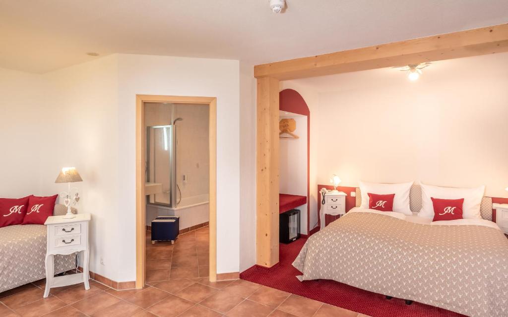 Postel nebo postele na pokoji v ubytování Hotel Mutz Garni