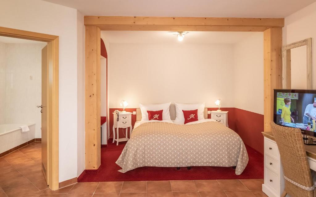 Postel nebo postele na pokoji v ubytování Hotel Mutz Garni