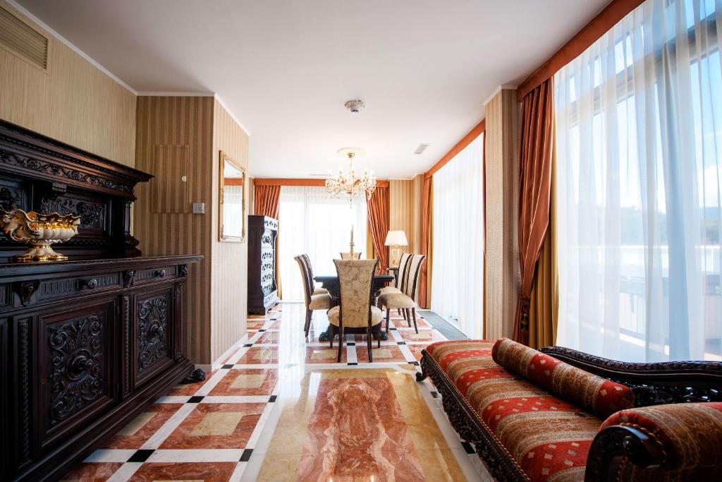 Posezení v ubytování Grand Hotel Donat Superior & Wellness Center