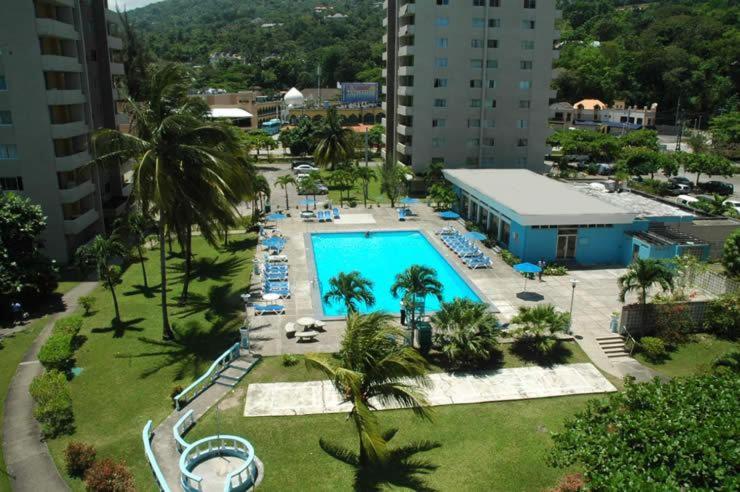 een uitzicht over een zwembad in een stad bij Ambleside & Turtle beach towers in Ocho Rios