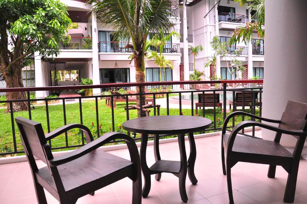 Balkón nebo terasa v ubytování Navatara Phuket Resort
