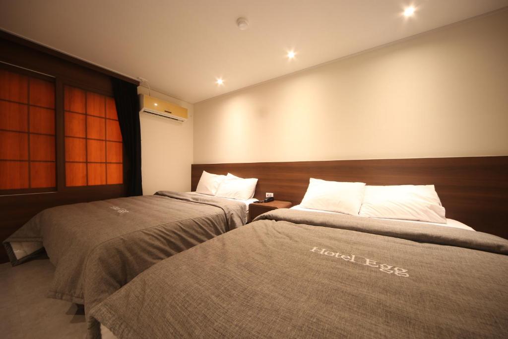 Postel nebo postele na pokoji v ubytování Hotel Egg