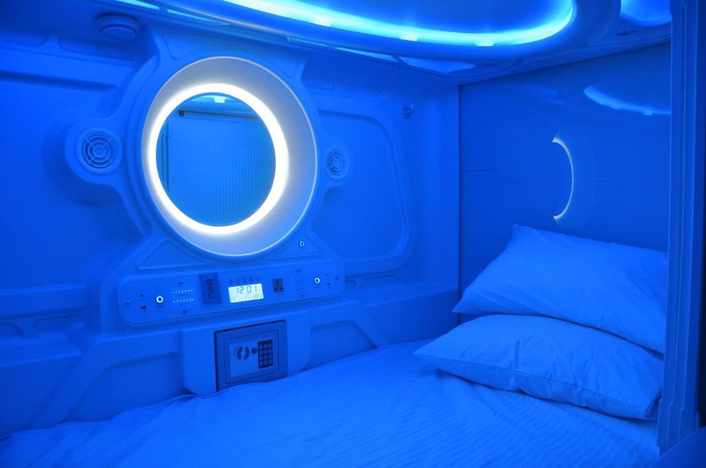 Postel nebo postele na pokoji v ubytování NAP CORNER - Napfor Sale - PRIV HOTELS