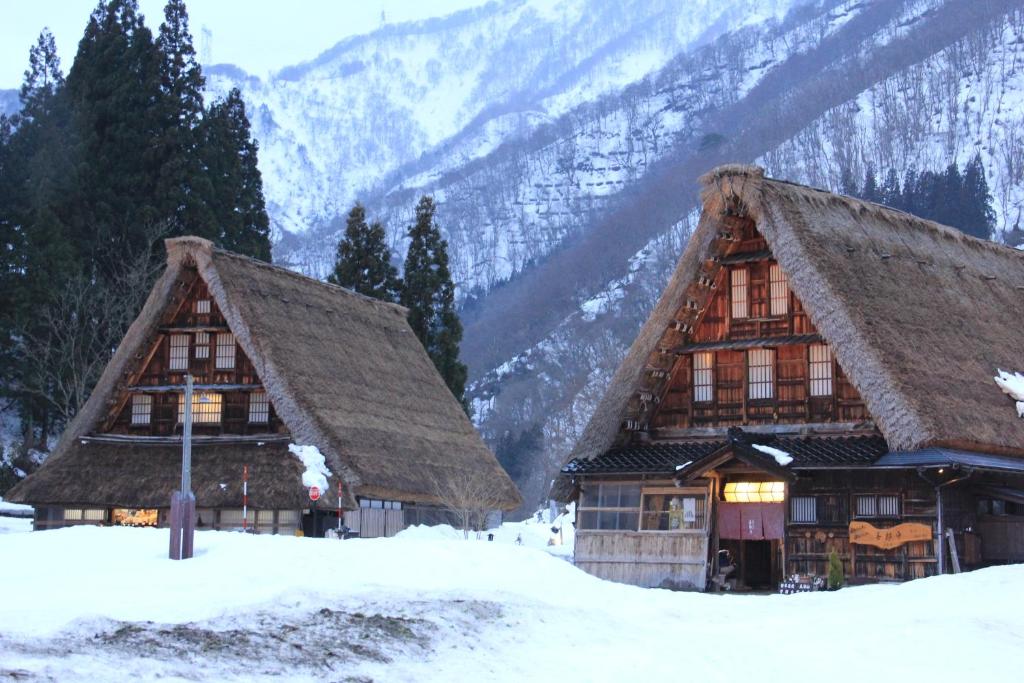 Gokayama Onsen Akaokan talvel