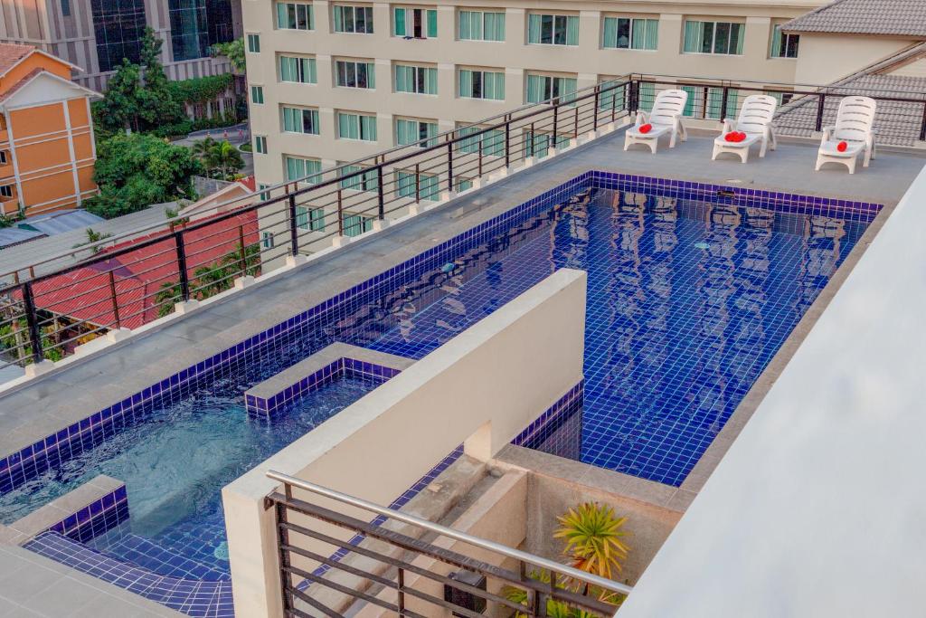 Bazén v ubytování Citismart Luxury Apartments nebo v jeho okolí