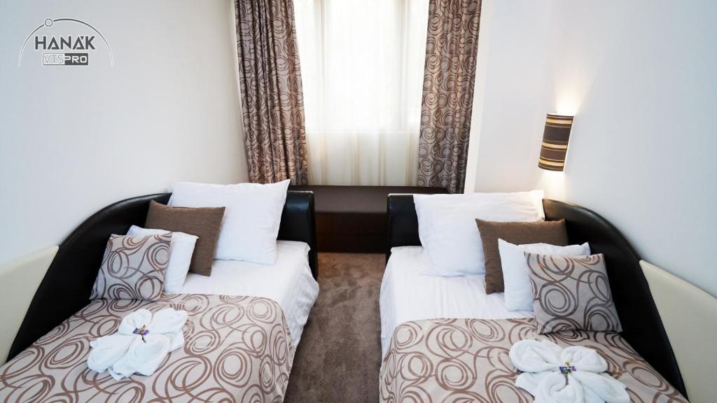 Postel nebo postele na pokoji v ubytování Hotel Írisz