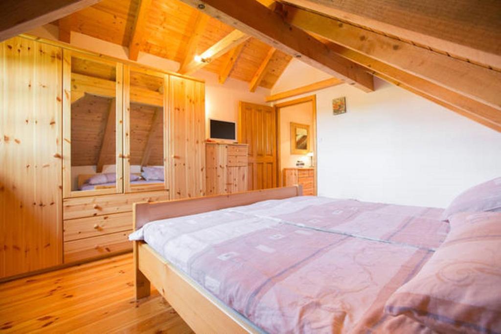 Posteľ alebo postele v izbe v ubytovaní Peacefull family cottage