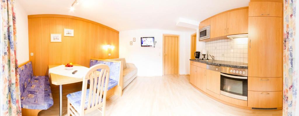 Kuchyň nebo kuchyňský kout v ubytování Haus Waltraud