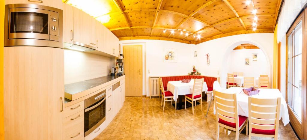 Kuchyň nebo kuchyňský kout v ubytování Haus Waltraud