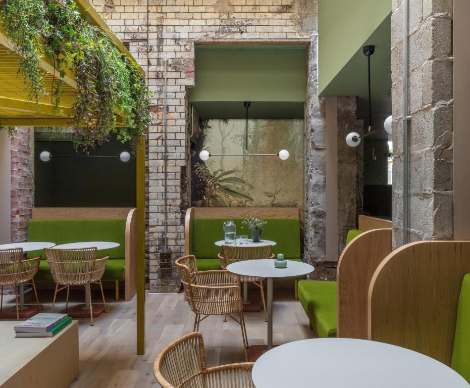 Whitworth Locke - Resim 6