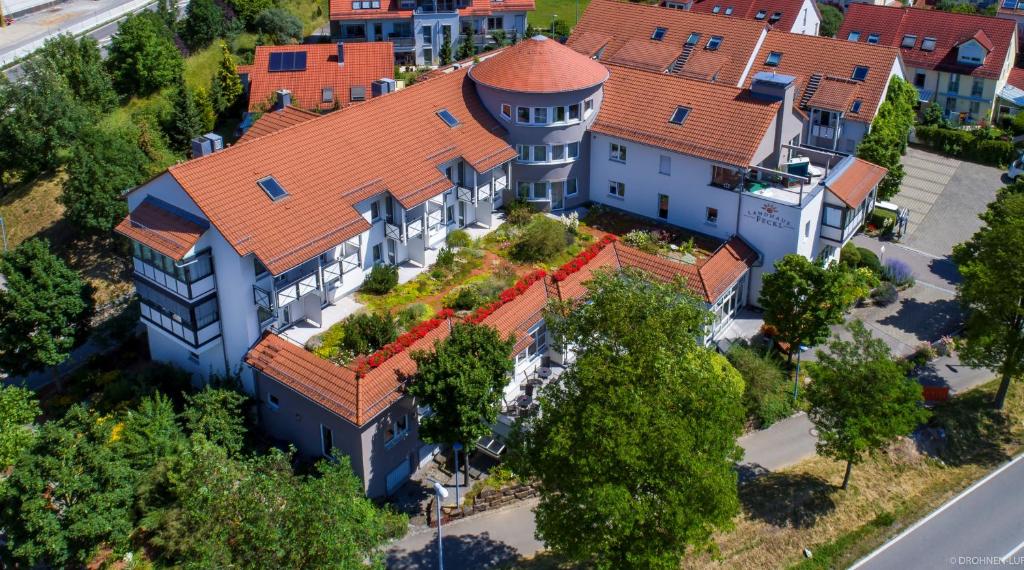 an overhead view of a large house with a garden at Hotel Landhaus Feckl in Böblingen
