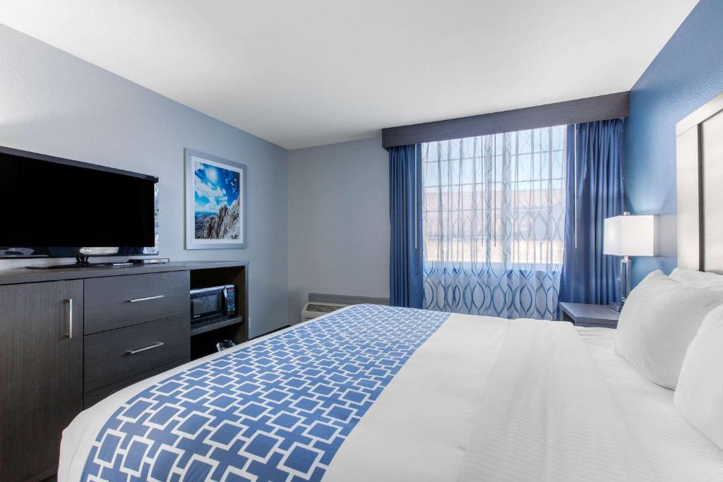 Cielo Hotel Bishop-Mammoth, Ascend Hotel Collection - King Room - Accessible/Non-Smoking
