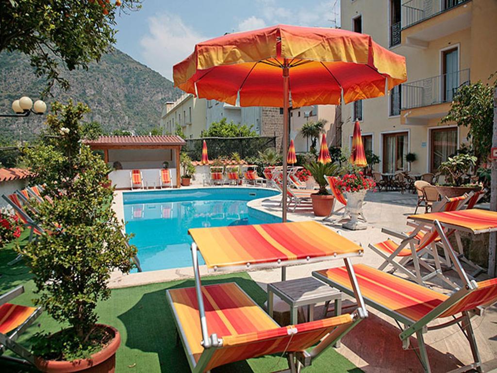 Bazén v ubytování Hotel Albatros nebo v jeho okolí