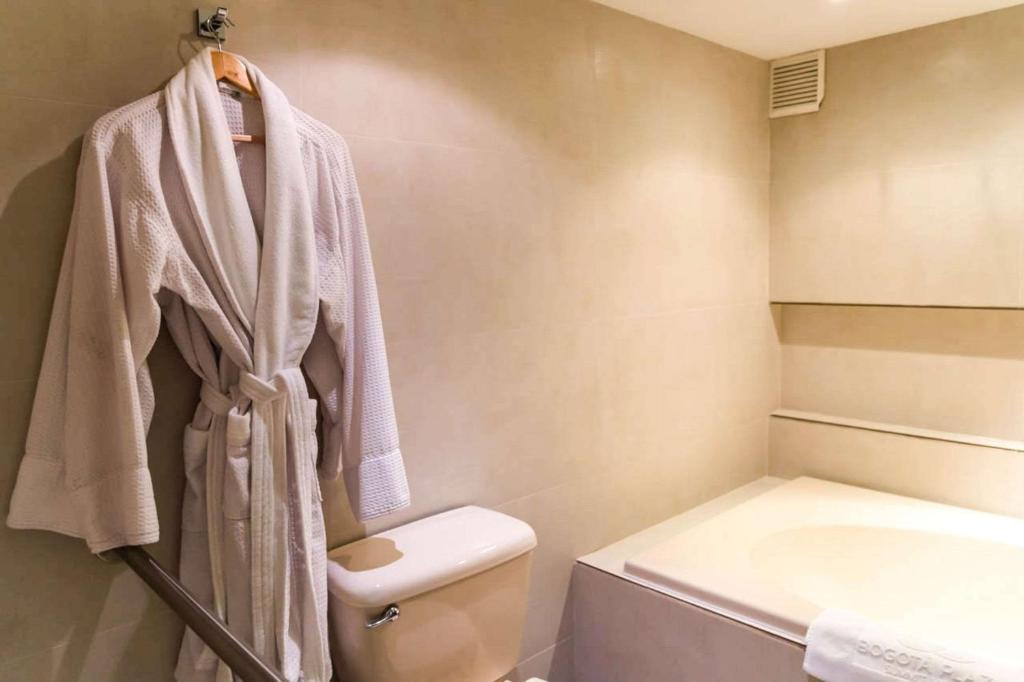 Postel nebo postele na pokoji v ubytování Bogota Plaza Hotel