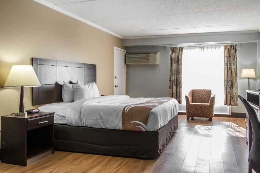 Quality Inn Downtown Historic District - King Room - Accessible / Tabagisme