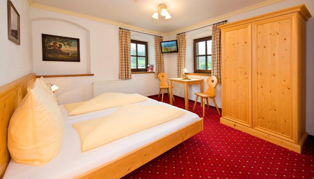 Postel nebo postele na pokoji v ubytování Hotel Reitlwirt