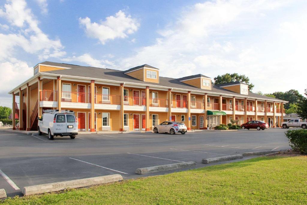 a large building with cars parked in a parking lot at Quality Inn Albertville US 431 in Albertville