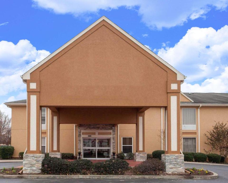 a large office building with a building at Quality Inn & Suites I-40 East in North Little Rock