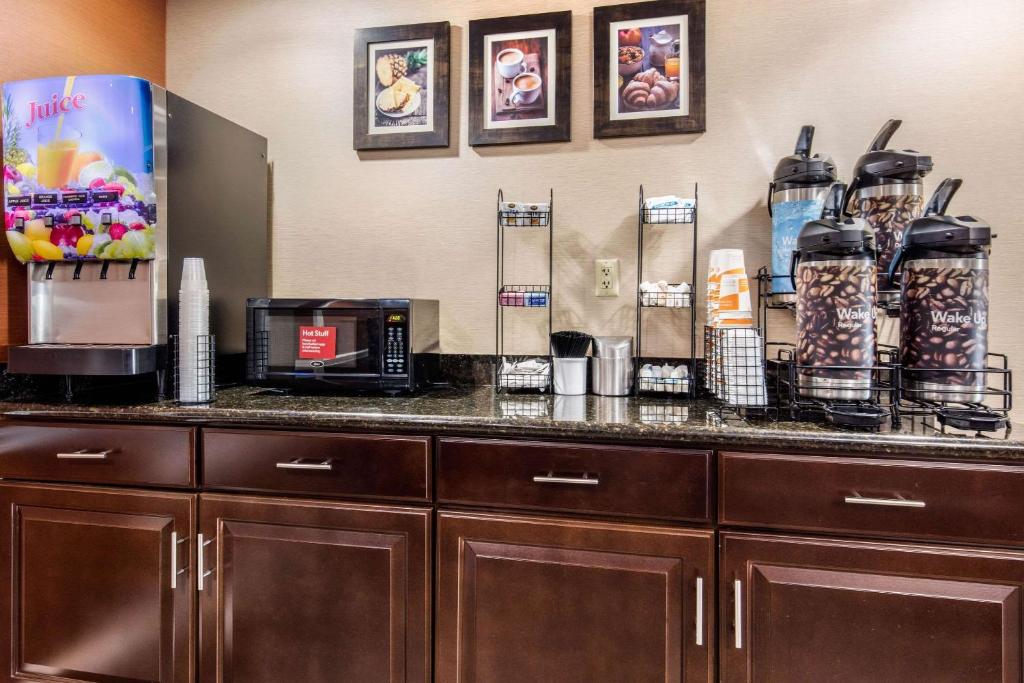a kitchen with a counter with a coffee maker at Comfort Inn & Suites Bryant - Benton in Bryant