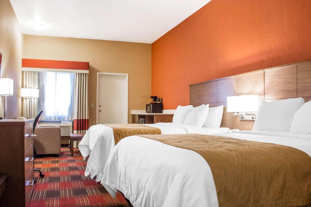 Postel nebo postele na pokoji v ubytování Comfort Inn Flagstaff Lucky Lane I-40