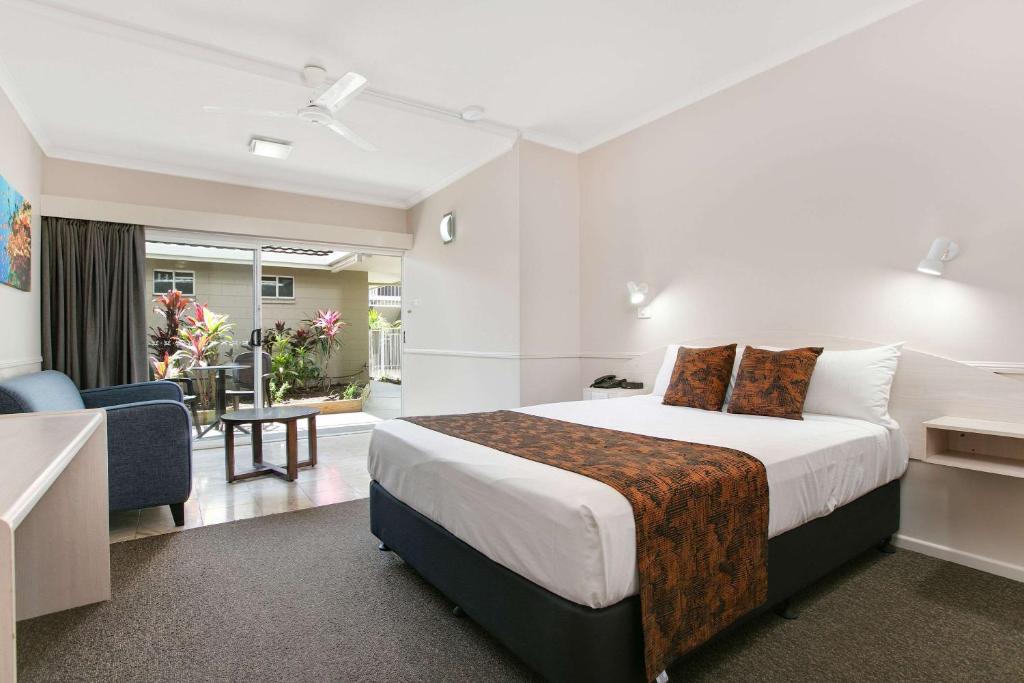 Postel nebo postele na pokoji v ubytování Comfort Inn Cairns City