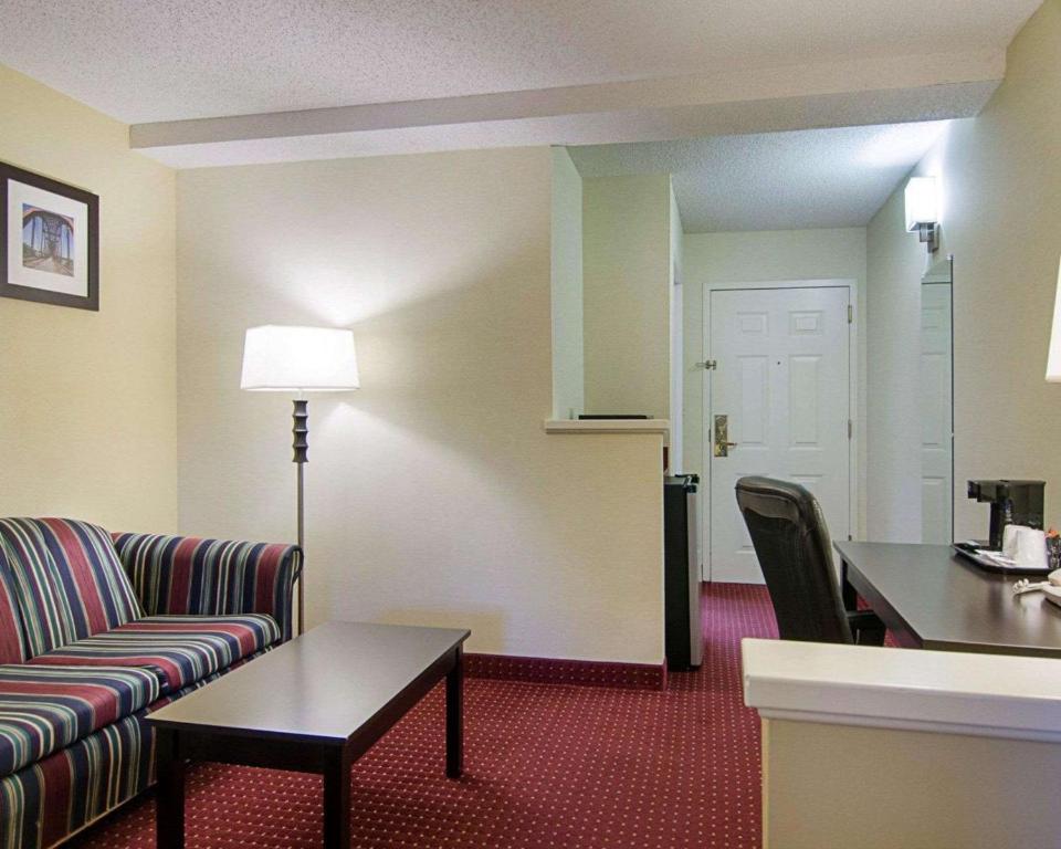 Quality Inn & Suites Little Rock West photo