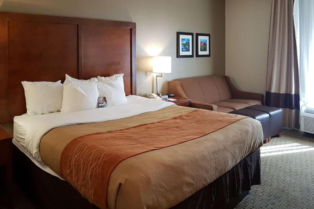 Postel nebo postele na pokoji v ubytování Comfort Inn I-10 West at 51st Ave