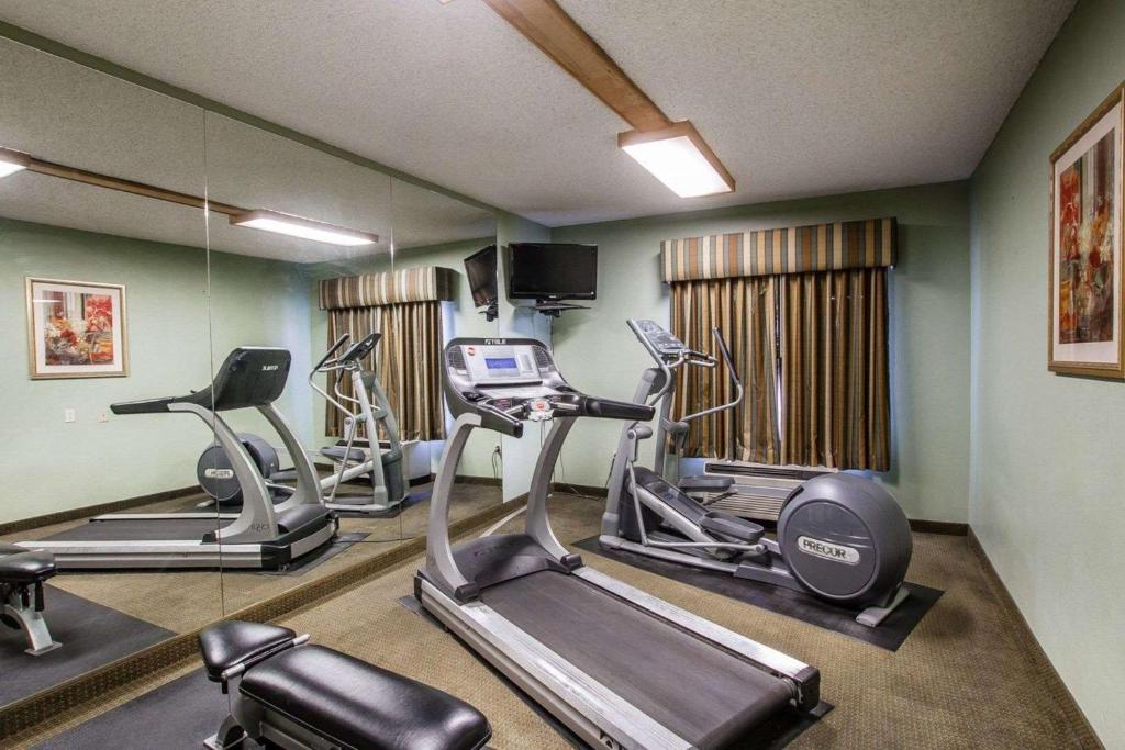 Fitness centrum a/nebo fitness zařízení v ubytování Comfort Inn I-10 West at 51st Ave