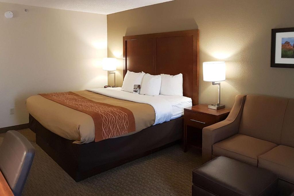 Postel nebo postele na pokoji v ubytování Comfort Inn I-10 West at 51st Ave