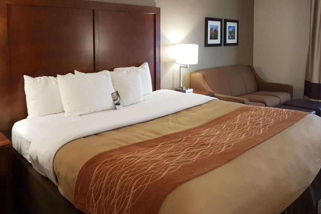 Postel nebo postele na pokoji v ubytování Comfort Inn I-10 West at 51st Ave