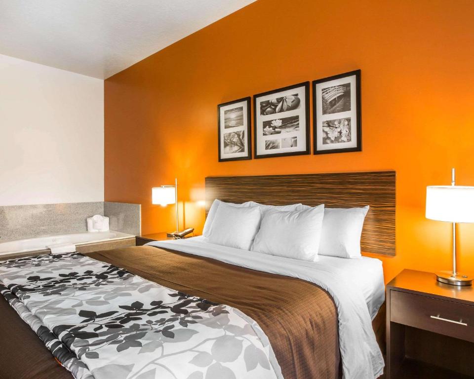 Postel nebo postele na pokoji v ubytování Sleep Inn & Suites Page at Lake Powell
