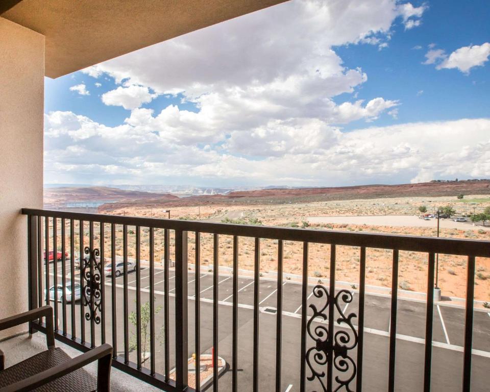 Balkón nebo terasa v ubytování Sleep Inn & Suites Page at Lake Powell