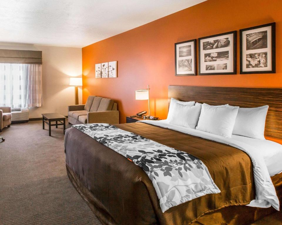 Postel nebo postele na pokoji v ubytování Sleep Inn & Suites Page at Lake Powell