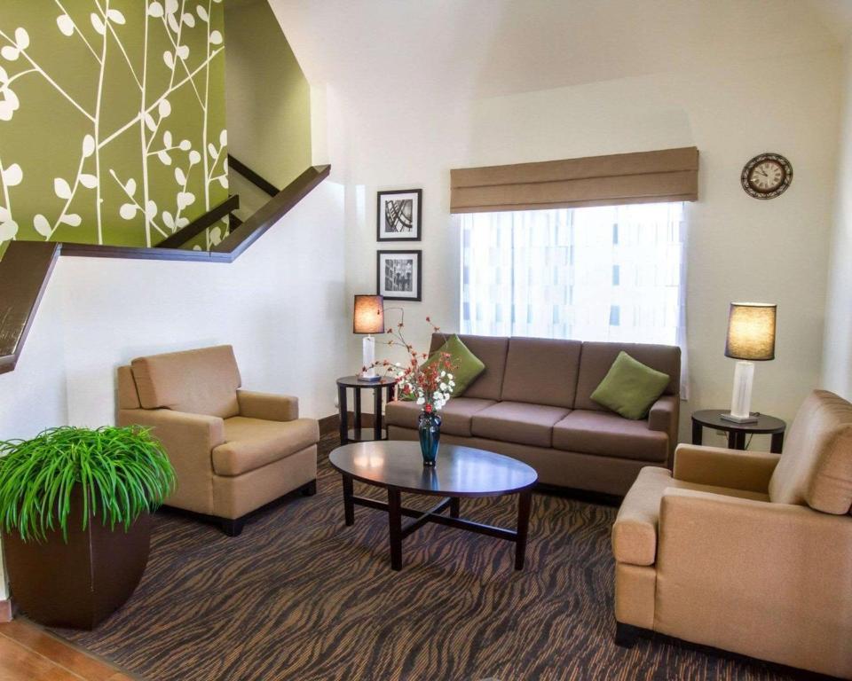 Posezení v ubytování Sleep Inn North Scottsdale near Mayo Clinic