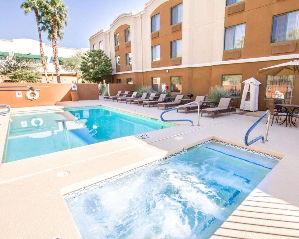 Bazén v ubytování Sleep Inn North Scottsdale near Mayo Clinic nebo v jeho okolí